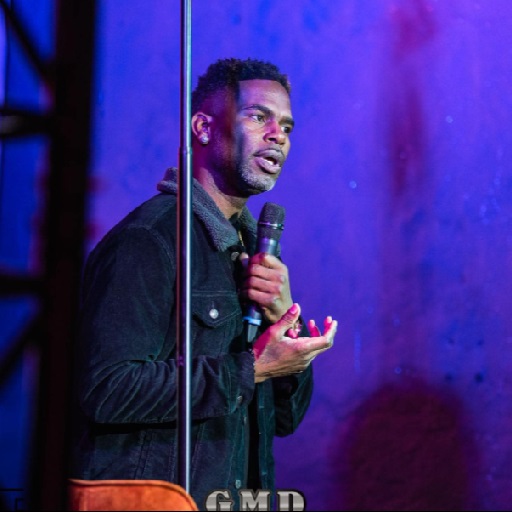 Hot Topic Comedian in Vancouver